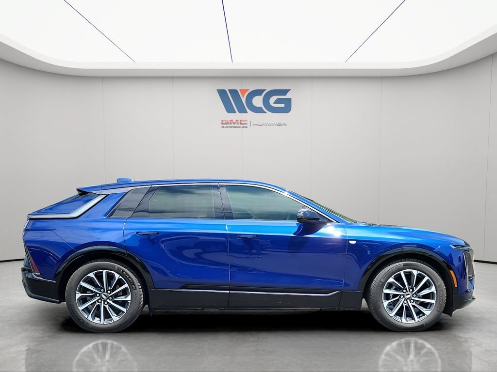 Used 2024 Cadillac Lyriq Sport AWD/4WD image 3