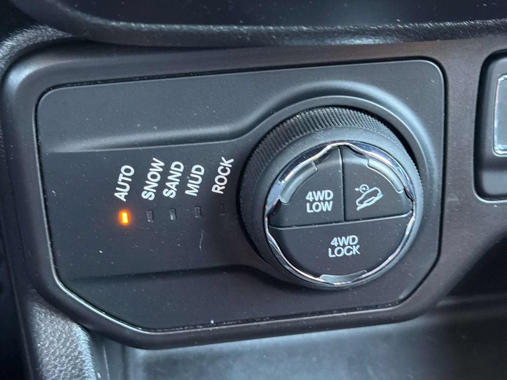 Used 2019 Jeep Renegade Trailhawk AWD/4WD image 18