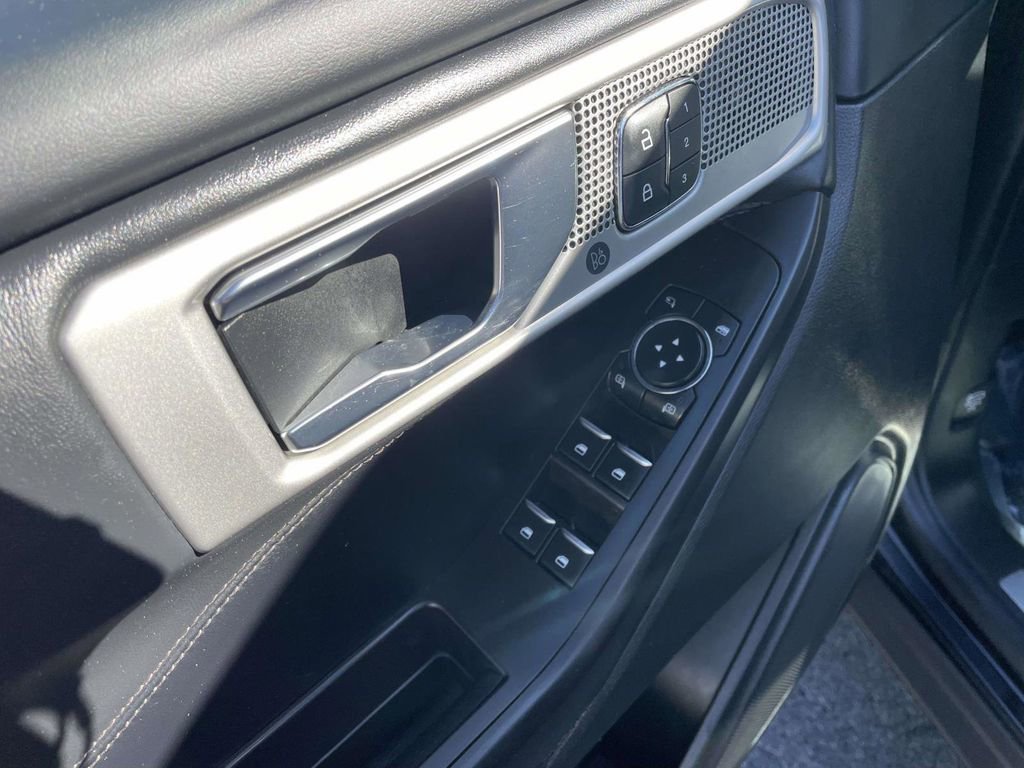 Used 2020 Ford Explorer Platinum AWD/4WD image 27