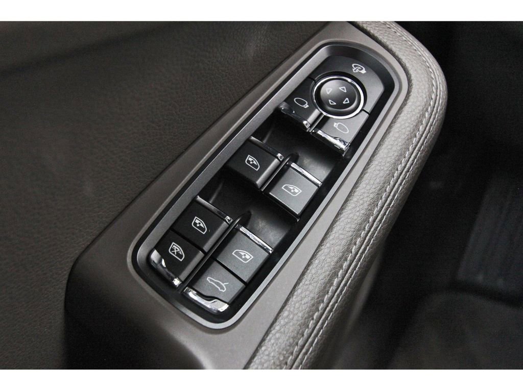 Used 2022 Porsche Macan image 25