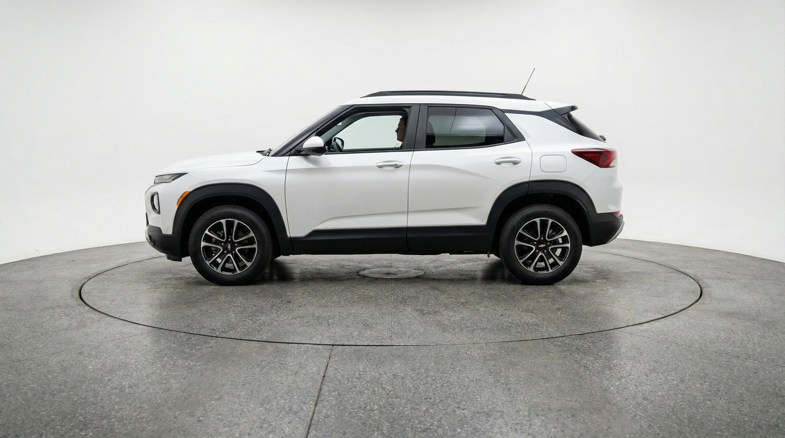 Used 2025 Chevrolet TrailBlazer LT AWD/4WD image 5