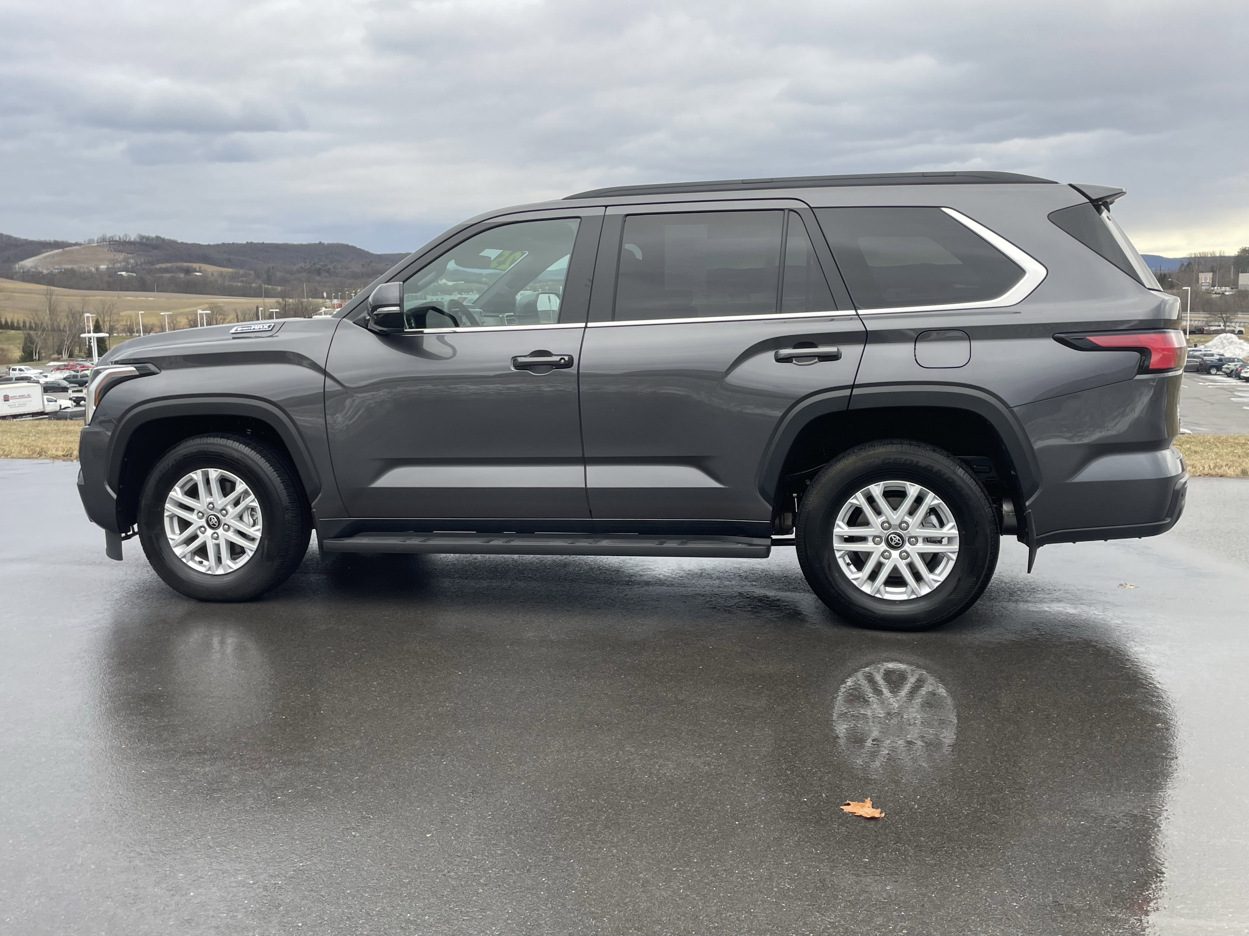 Used 2025 Toyota Sequoia SR5 image 7