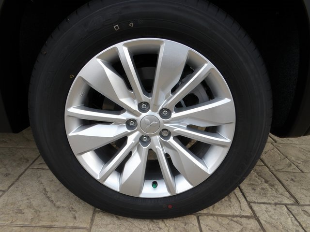 New 2025 Mitsubishi Outlander ES image 10