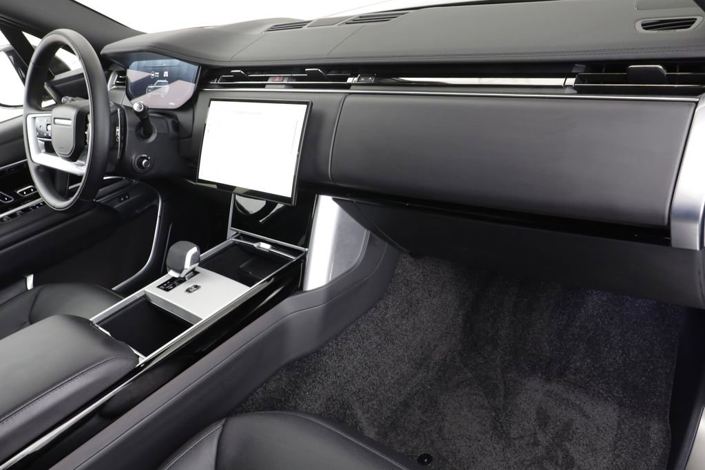 Used 2025 Land Rover Range Rover SE image 22