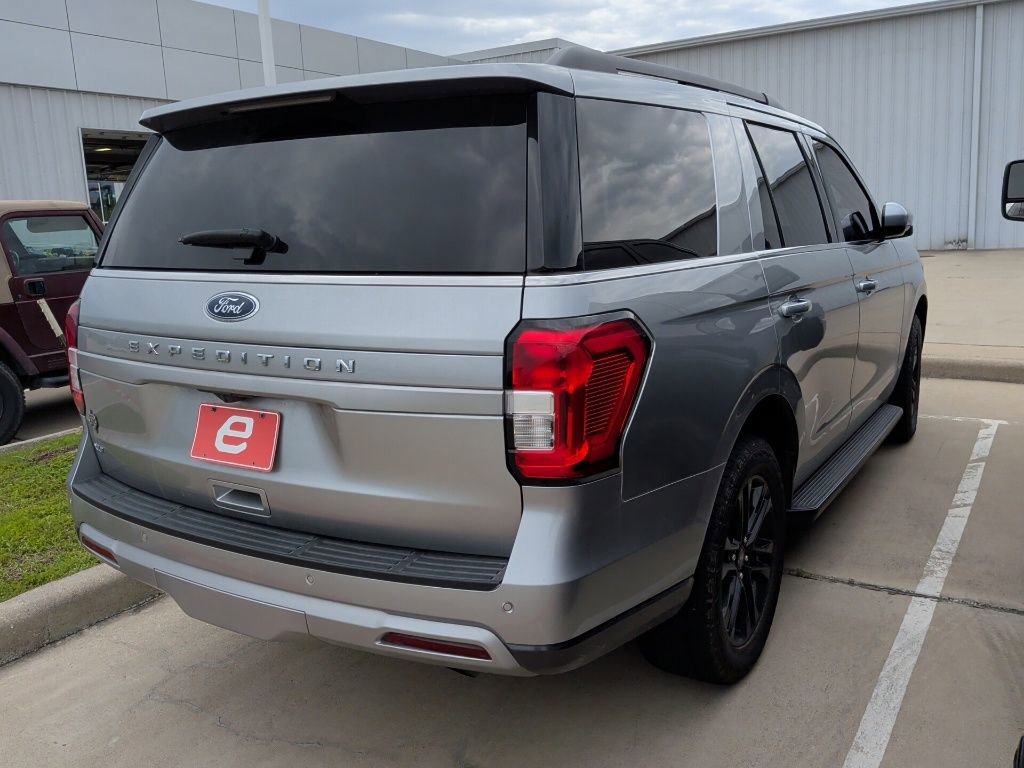 Used 2024 Ford Expedition XLT RWD image 12
