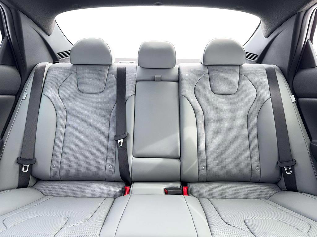 New 2026 Hyundai Elantra Limited image 17