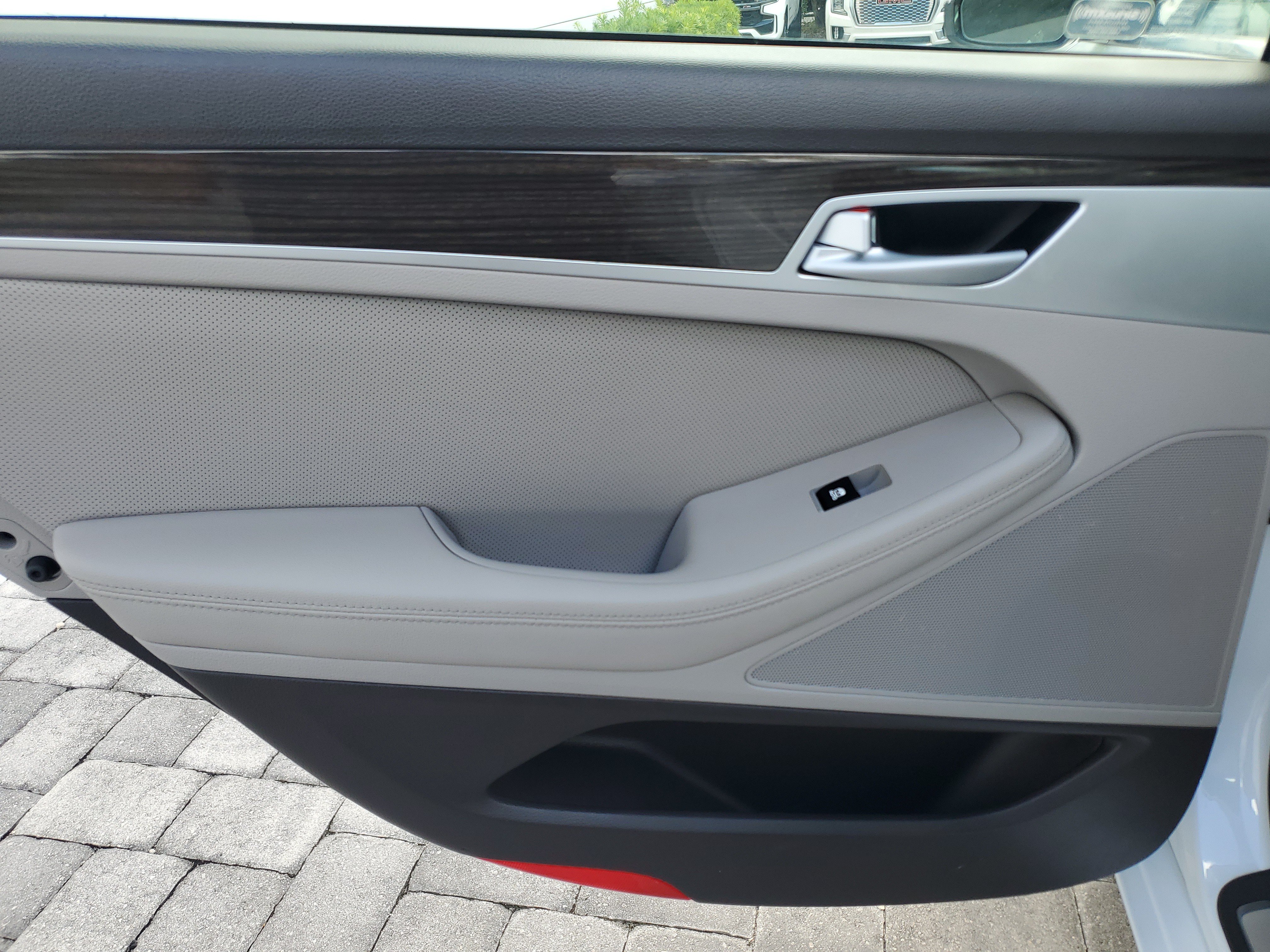 Used 2018 Genesis G80 3.8 RWD image 10