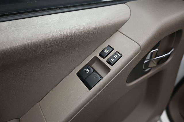 Used 2015 Nissan Frontier SV RWD image 6
