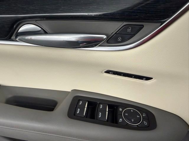 Used 2022 Cadillac XT6 Premium Luxury image 32