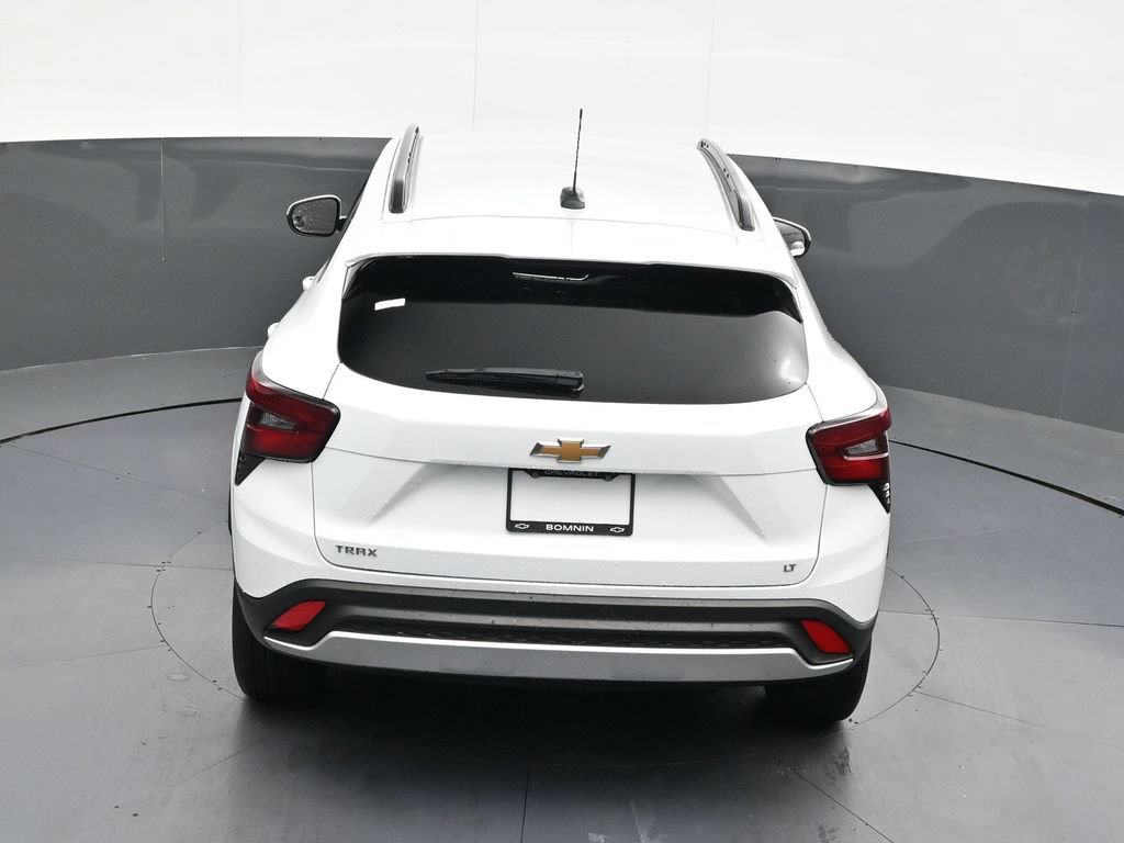 Used 2025 Chevrolet Trax LT FWD image 18