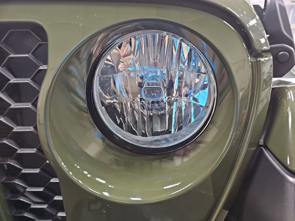 Used 2023 Jeep Gladiator Sport image 27