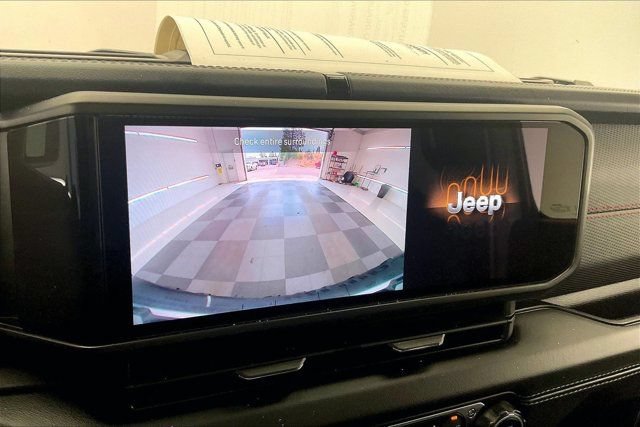 Used 2024 Jeep Wrangler Unlimited Rubicon AWD/4WD image 24