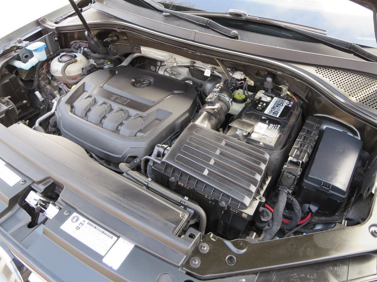 Used 2020 Volkswagen Tiguan SE w/ Panoramic Sunroof Package image 28