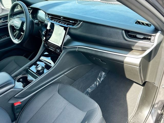 Used 2024 Jeep Grand Cherokee Laredo image 27