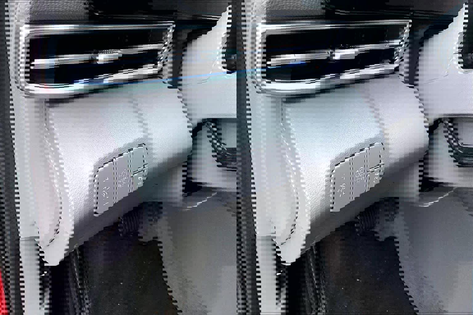 Used 2024 Hyundai Elantra Blue image 32