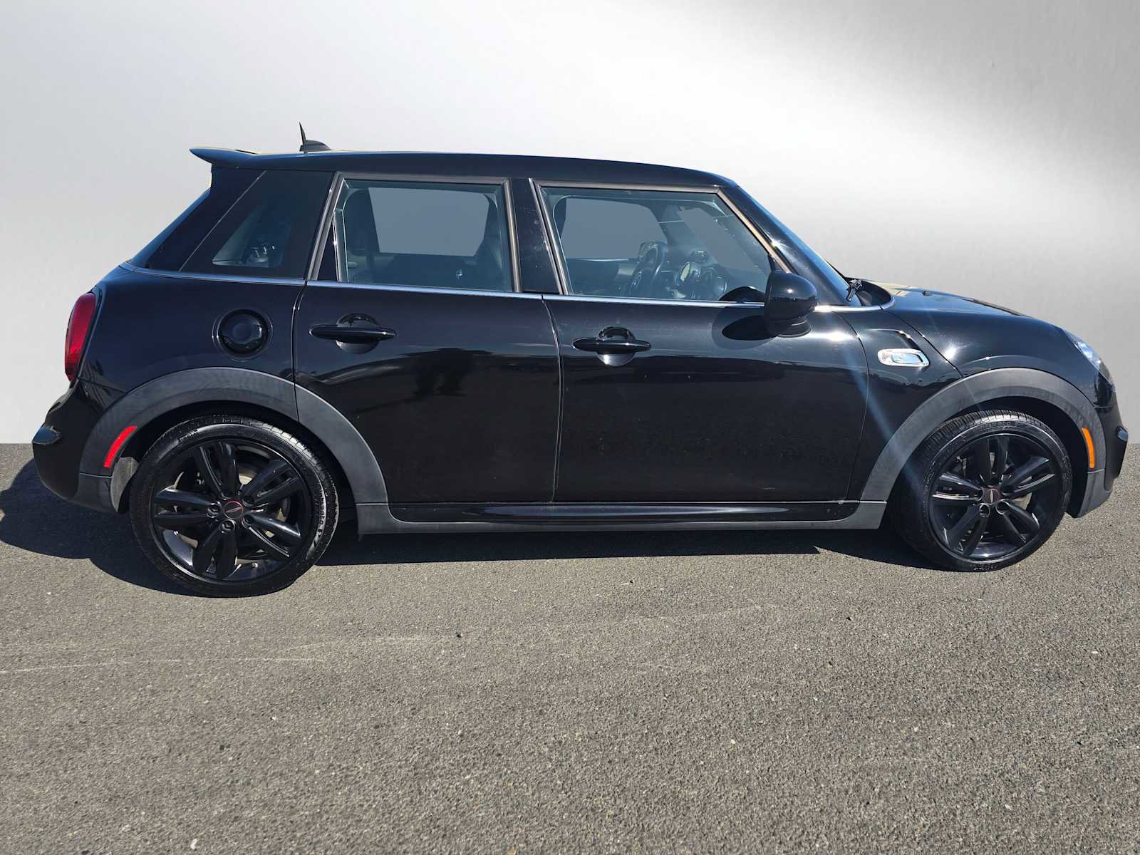 Used 2019 MINI Cooper S w/ Premium Package image 2