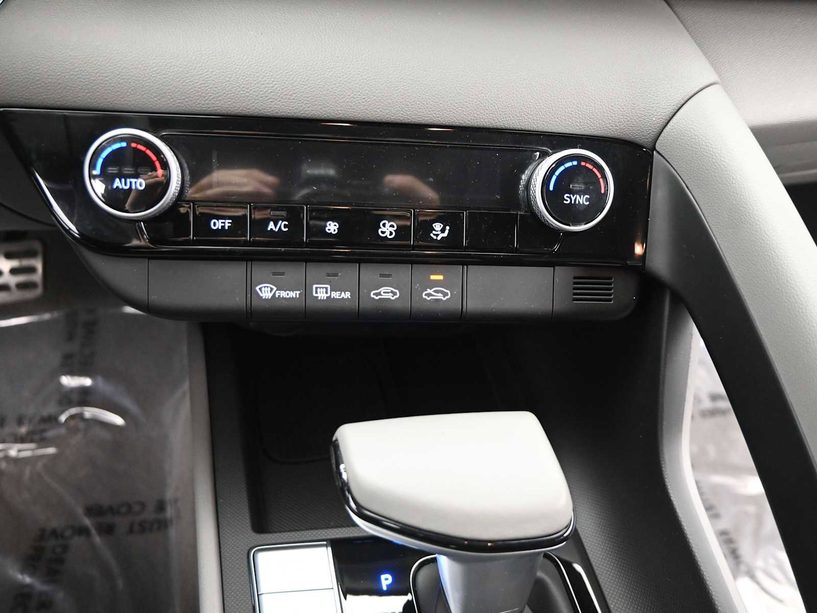 Certified 2025 Hyundai Elantra Sport image 19