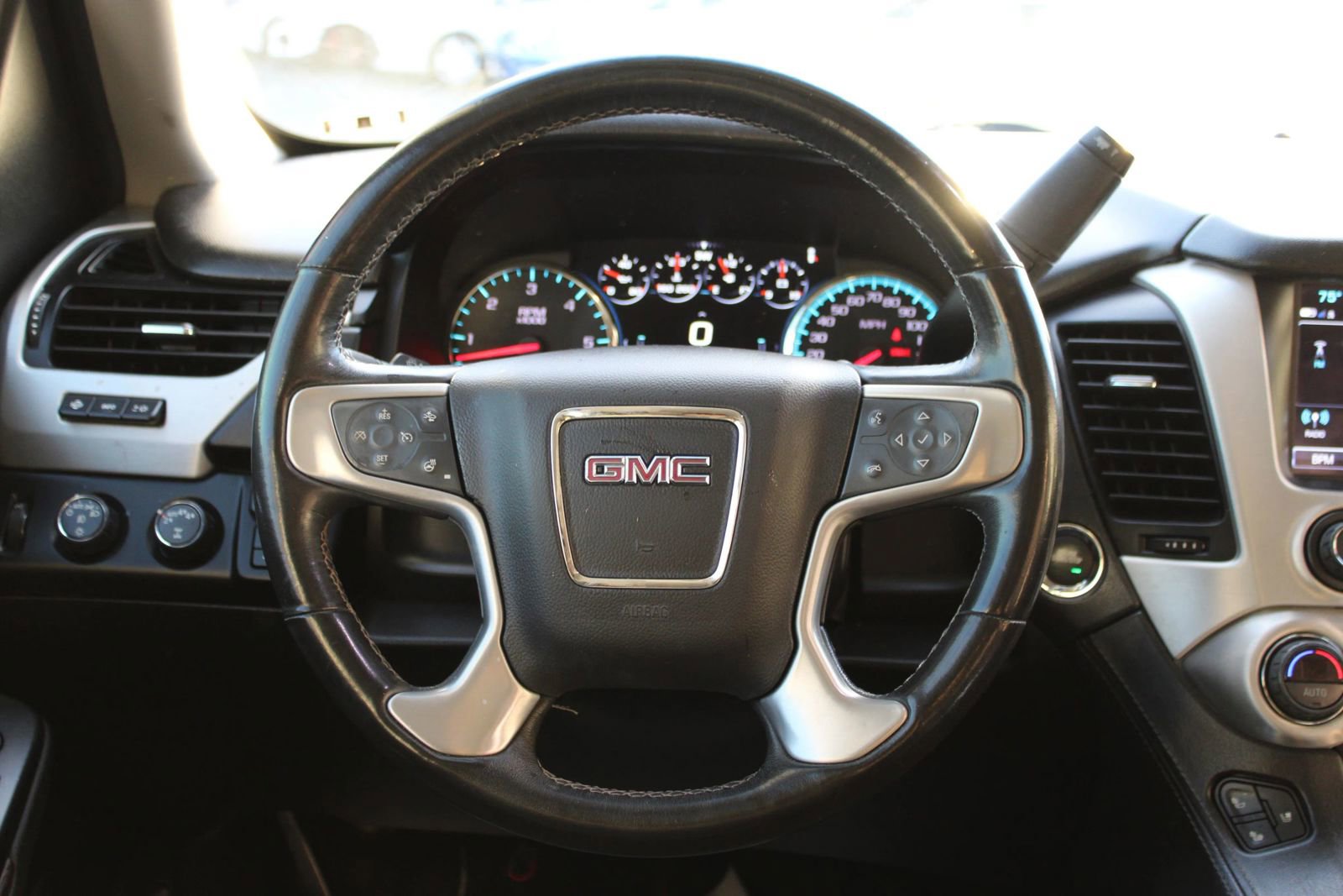 Used 2019 GMC Yukon XL SLT w/ Graphite Performance Edition image 23