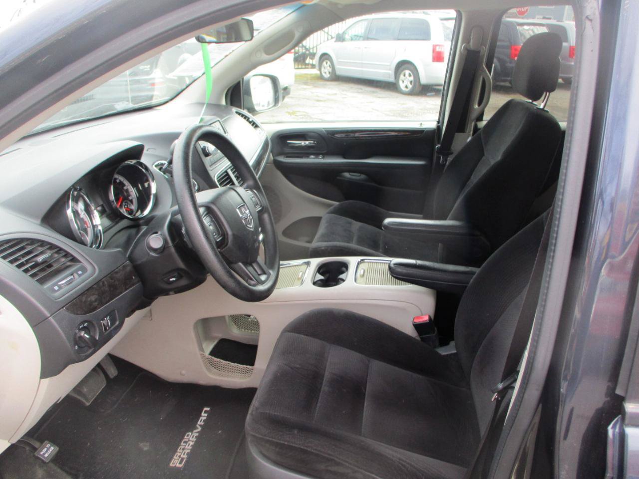 Used 2017 Dodge Grand Caravan SXT FWD image 10