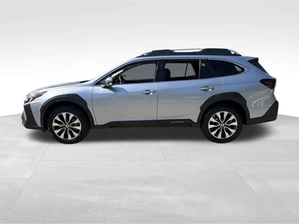 Used 2023 Subaru Outback Touring image 4