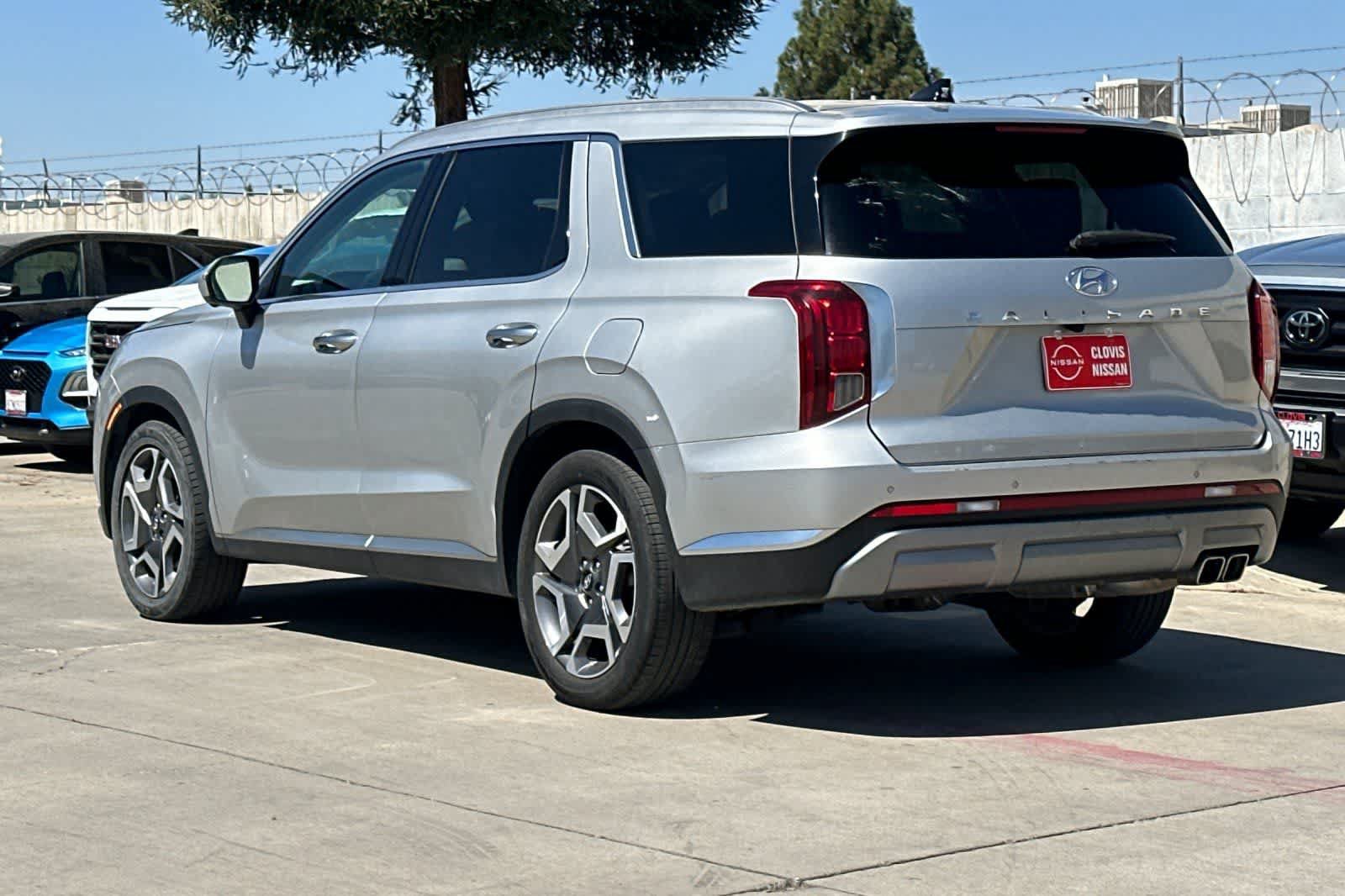 Used 2024 Hyundai Palisade Limited FWD image 7