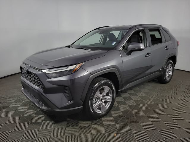 Used 2025 Toyota RAV4 XLE AWD/4WD image 3
