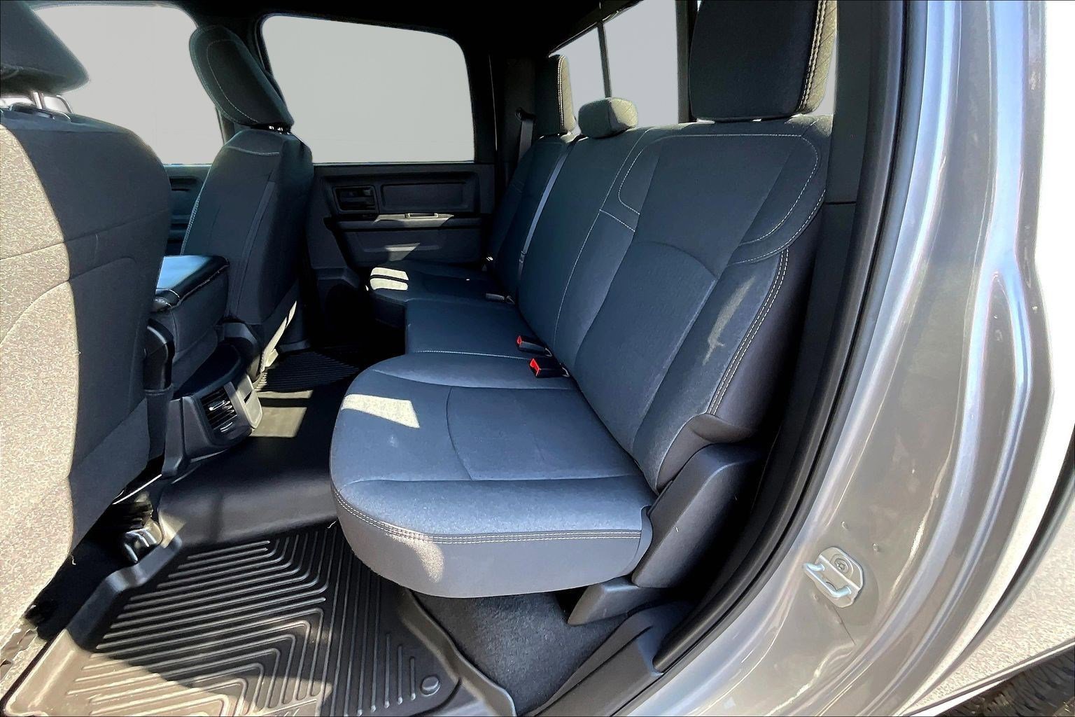 Used 2024 RAM 2500 Tradesman w/ Chrome Appearance Group image 22