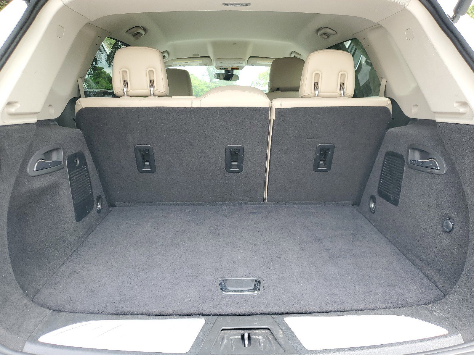 Used 2020 Buick Envision Essence w/ LPO, Cargo Package image 9