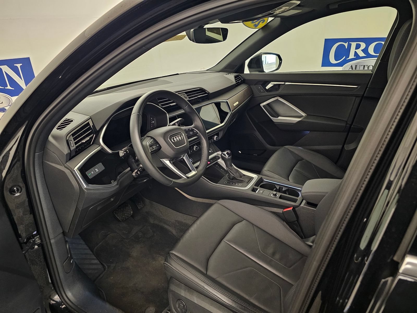 Used 2022 Audi Q3 2.0T Premium Plus w/ Premium Plus Package AWD/4WD image 3