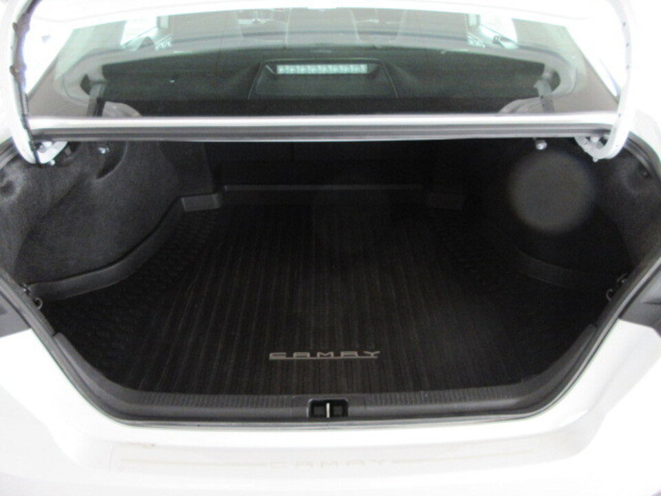 Used 2025 Toyota Camry LE w/ Convenience Package image 37