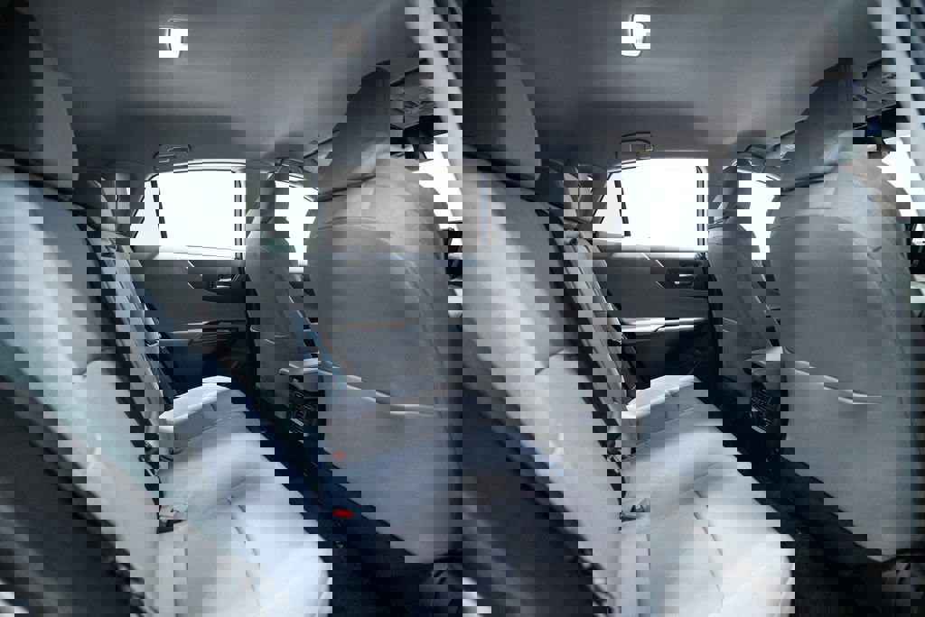 Used 2023 Toyota Venza LE image 32