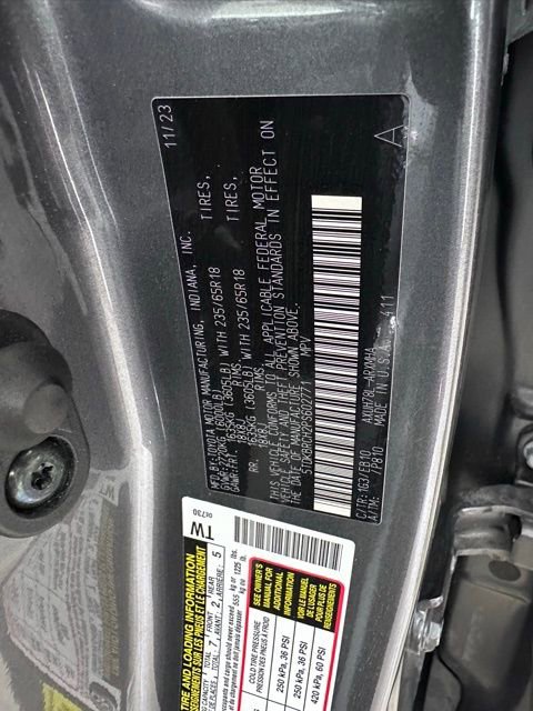 Used 2023 Toyota Highlander XLE AWD/4WD image 35