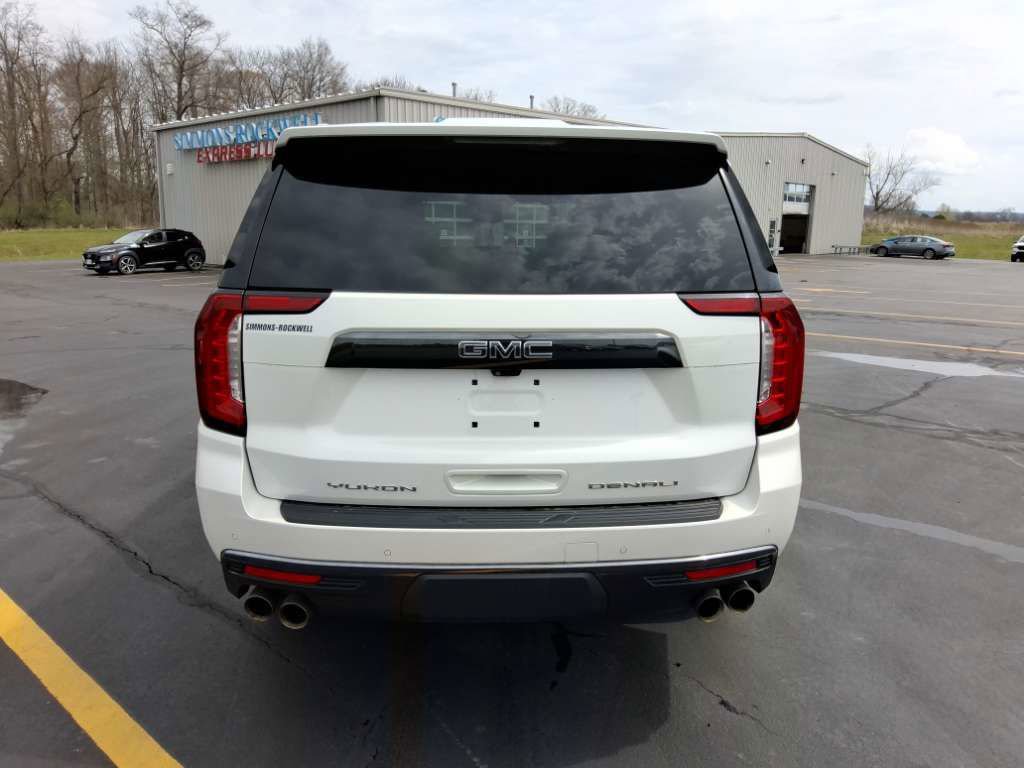 Used 2024 GMC Yukon Denali Ultimate AWD/4WD image 6