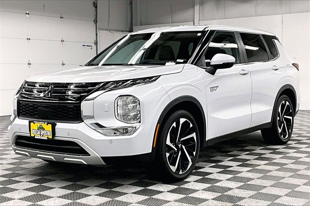 Used 2024 Mitsubishi Outlander SE image 11