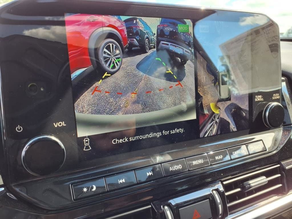 New 2025 Nissan Pathfinder Platinum w/ Black Appearance Package image 16