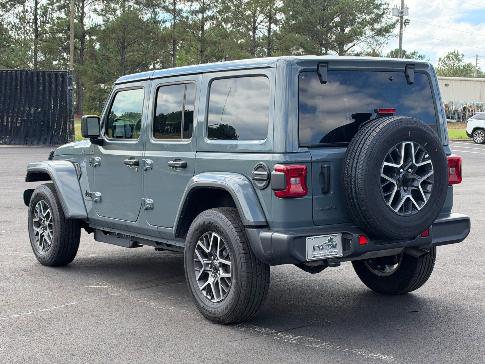 Used 2026 Jeep Wrangler Unlimited Sahara AWD/4WD image 7