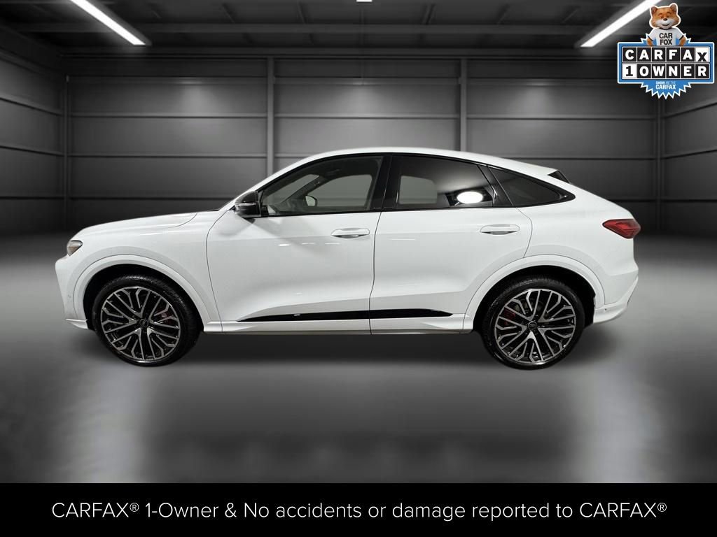 Used 2025 Audi SQ5 Prestige w/ Prestige Package image 3