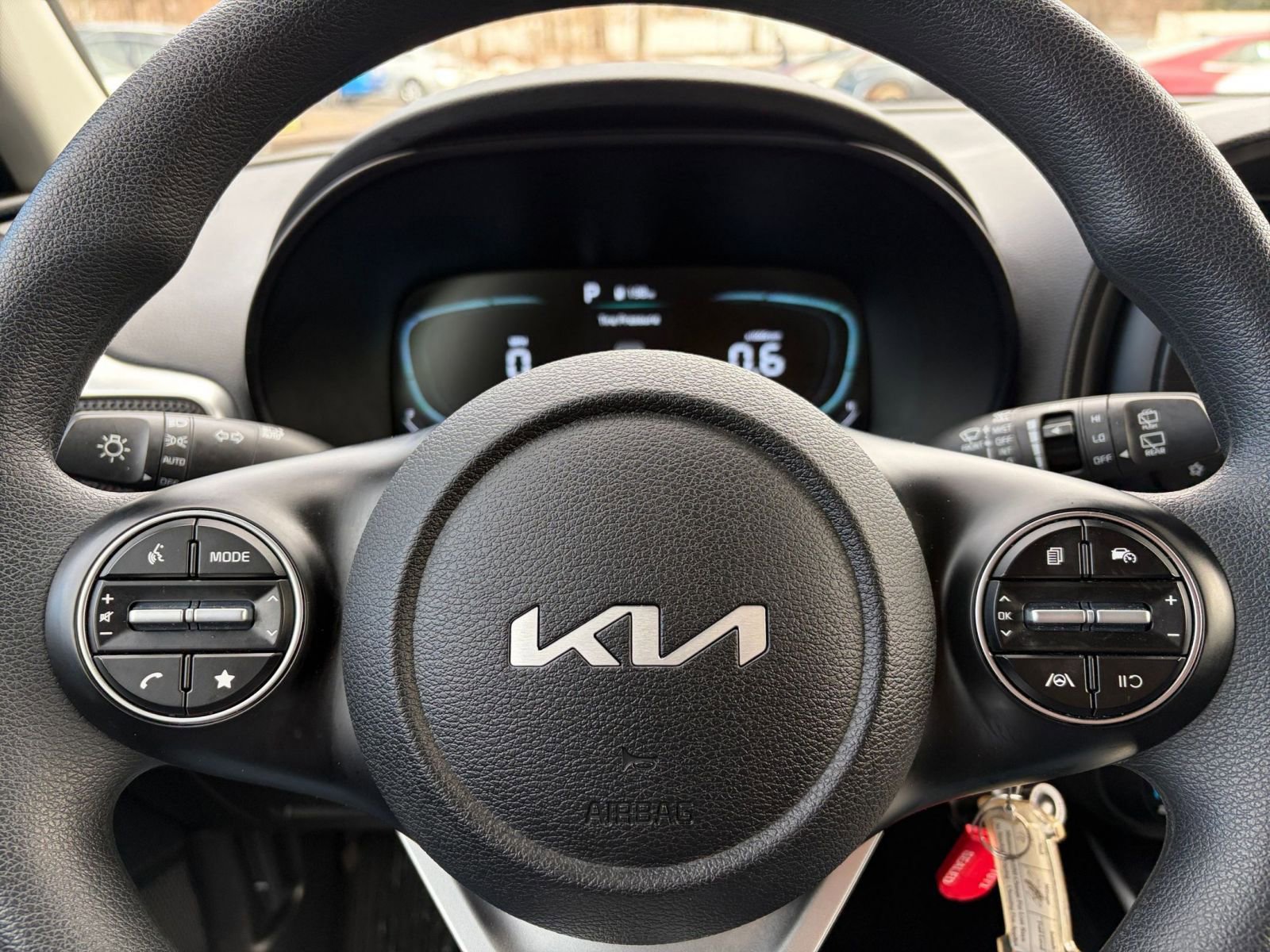Used 2025 Kia Soul LX w/ LX Technology Package FWD image 25