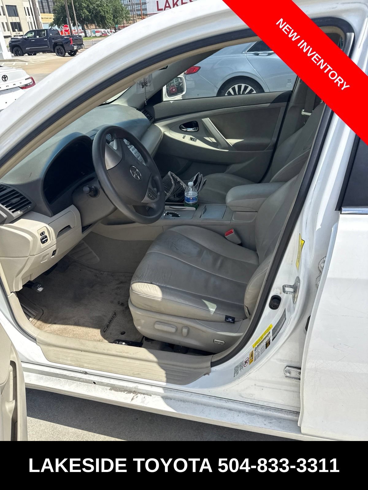 Used 2010 Toyota Camry LE FWD image 2