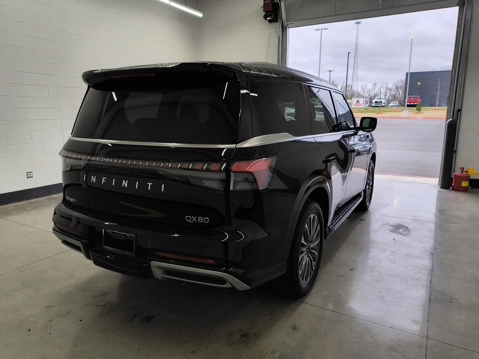New 2025 INFINITI QX80 Luxe image 4