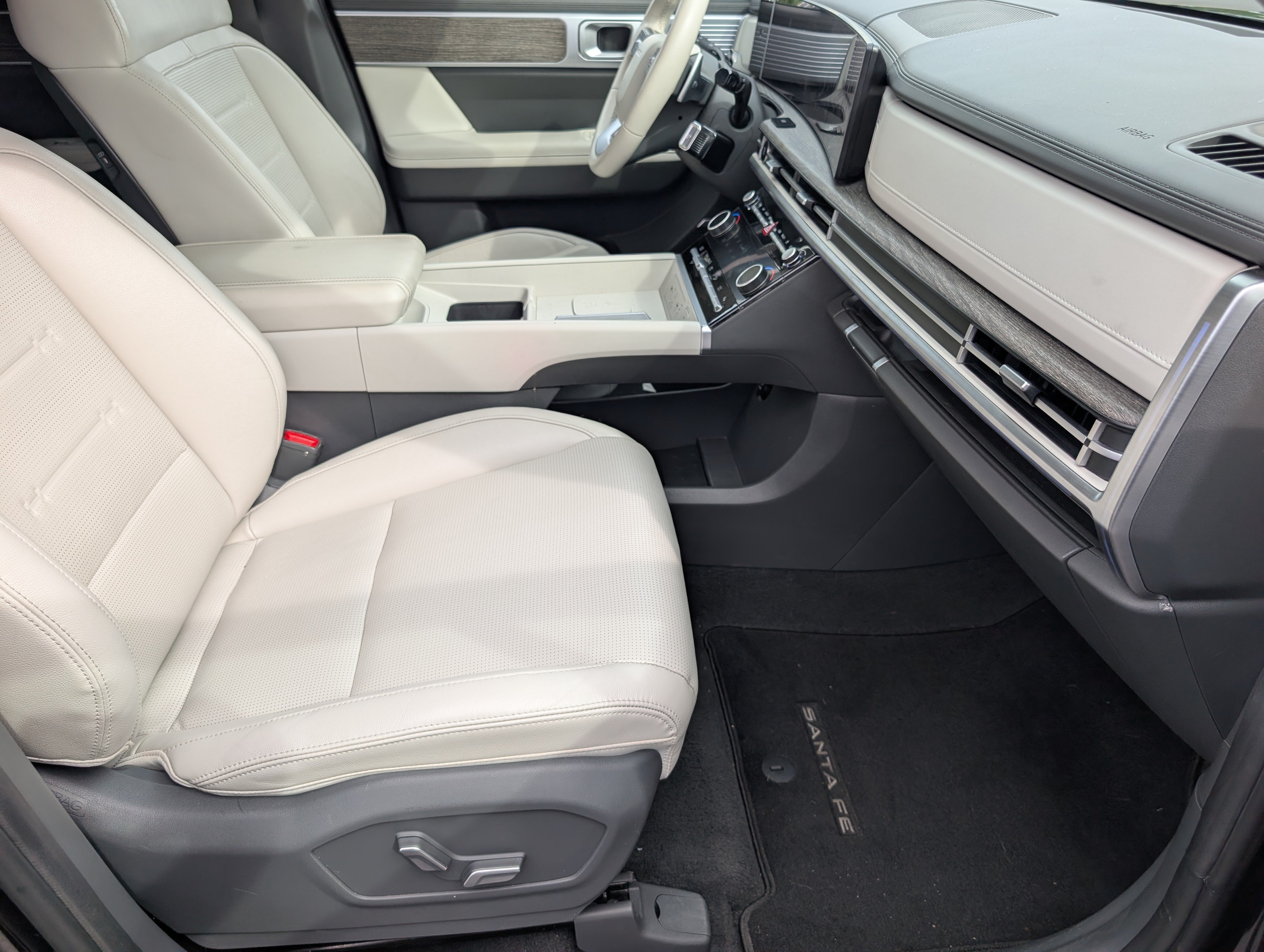 Used 2025 Hyundai Santa Fe Limited AWD/4WD image 28