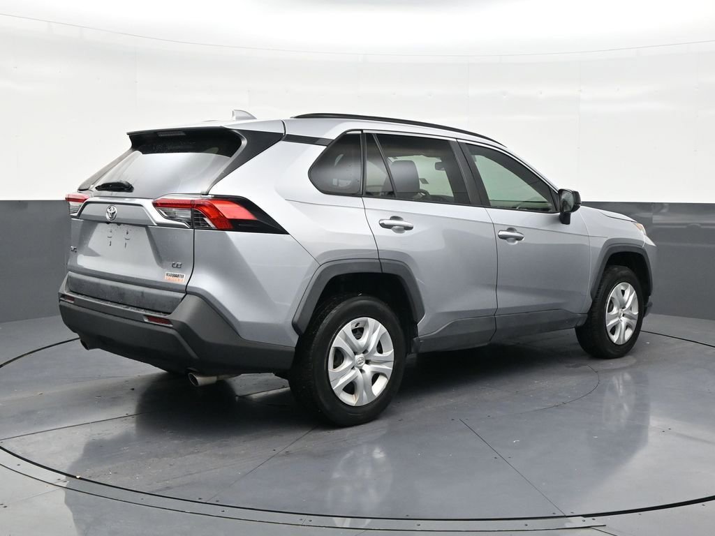 Used 2020 Toyota RAV4 LE FWD image 5