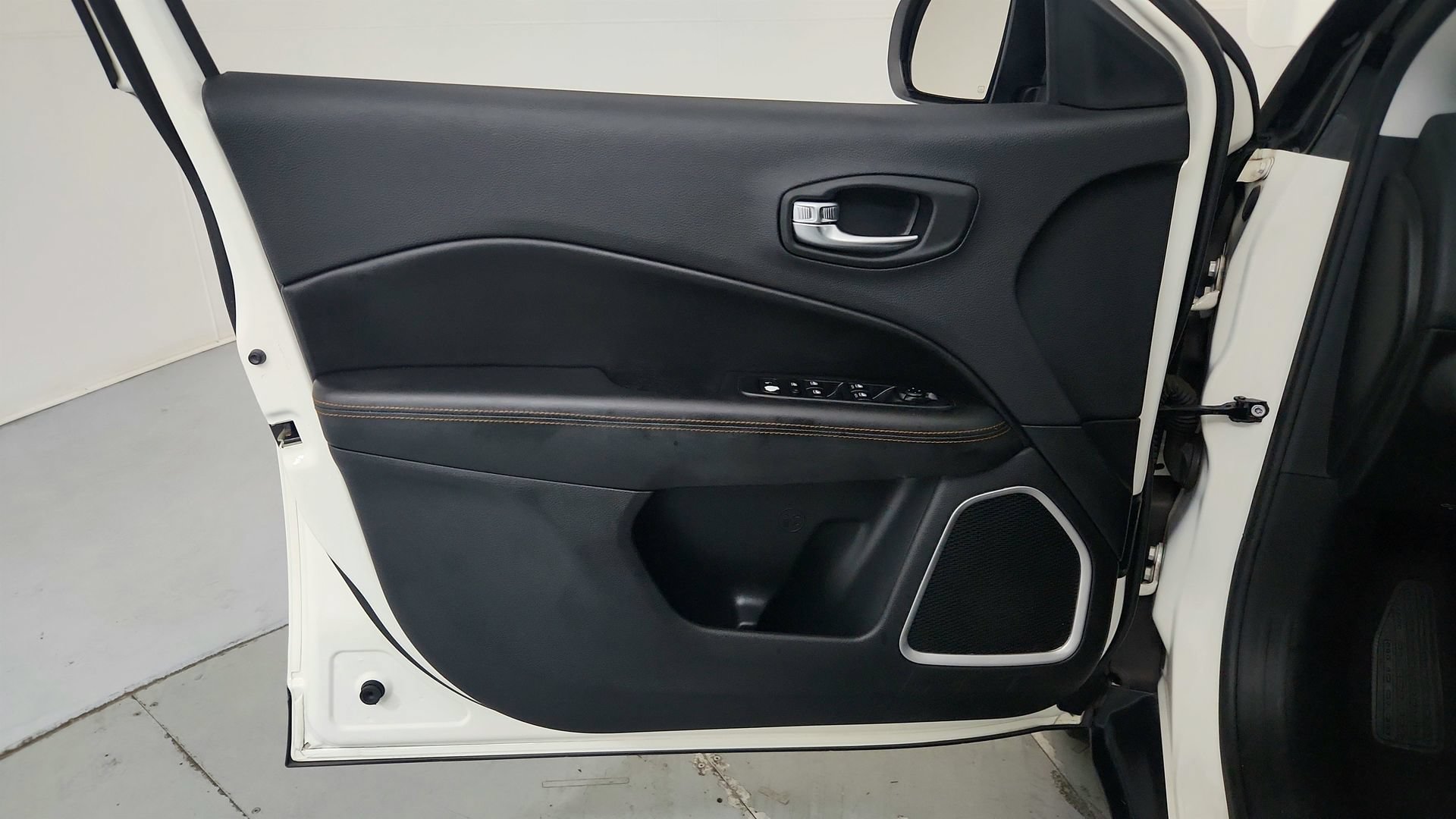Used 2019 Jeep Compass Limited AWD/4WD image 16