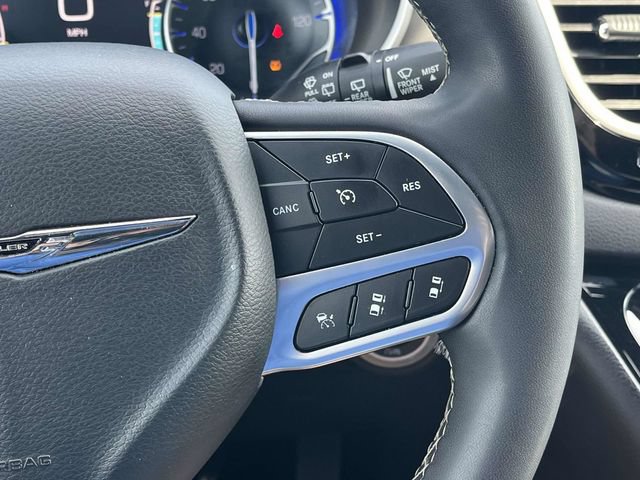 Used 2025 Chrysler Pacifica Select FWD image 27