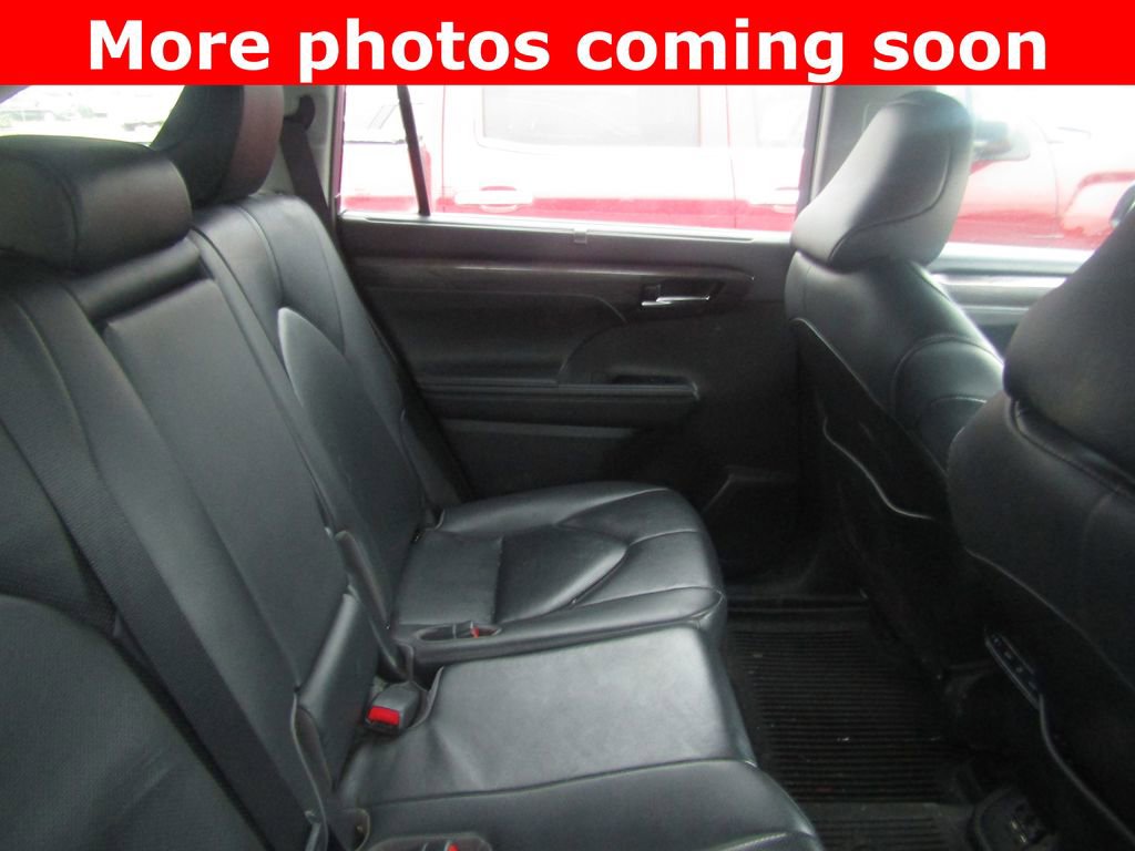 Used 2020 Toyota Highlander Limited image 12