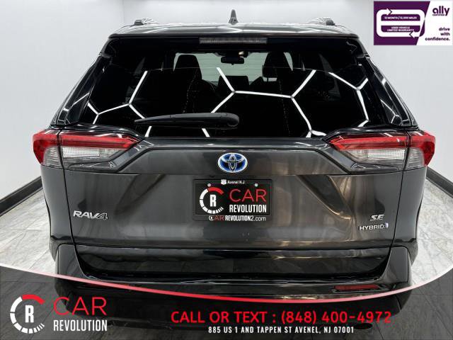 Used 2022 Toyota RAV4 SE w/ Convenience Package image 5