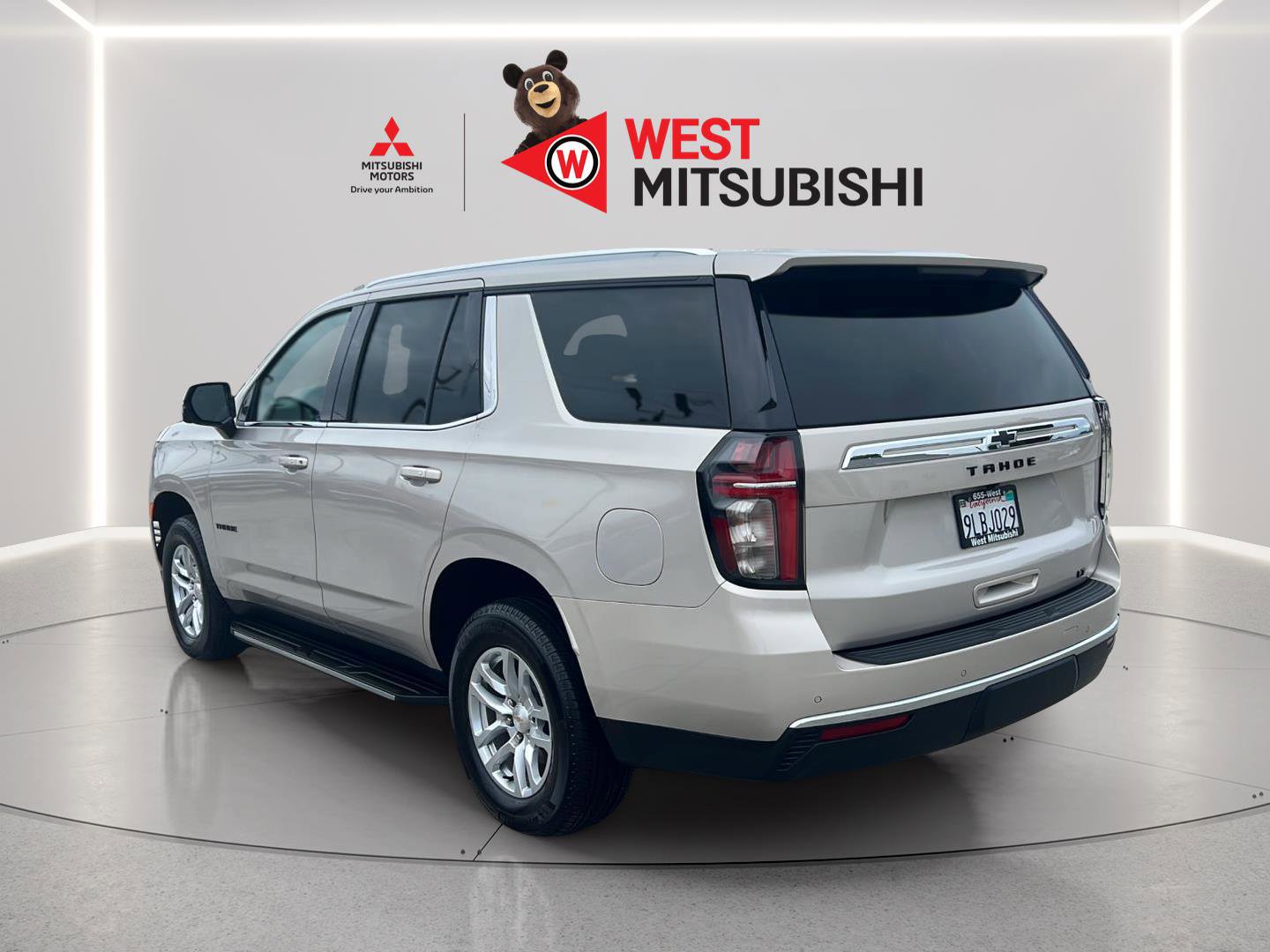 Used 2024 Chevrolet Tahoe LT w/ Luxury Package AWD/4WD image 4