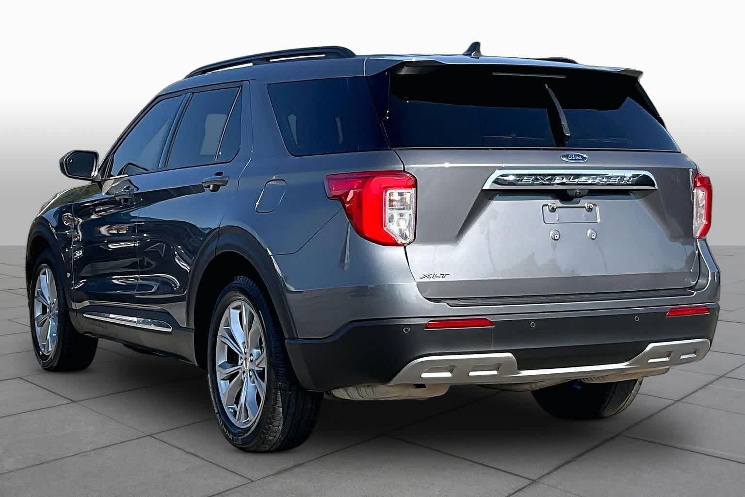 Used 2023 Ford Explorer XLT w/ Equipment Group 202A RWD image 12