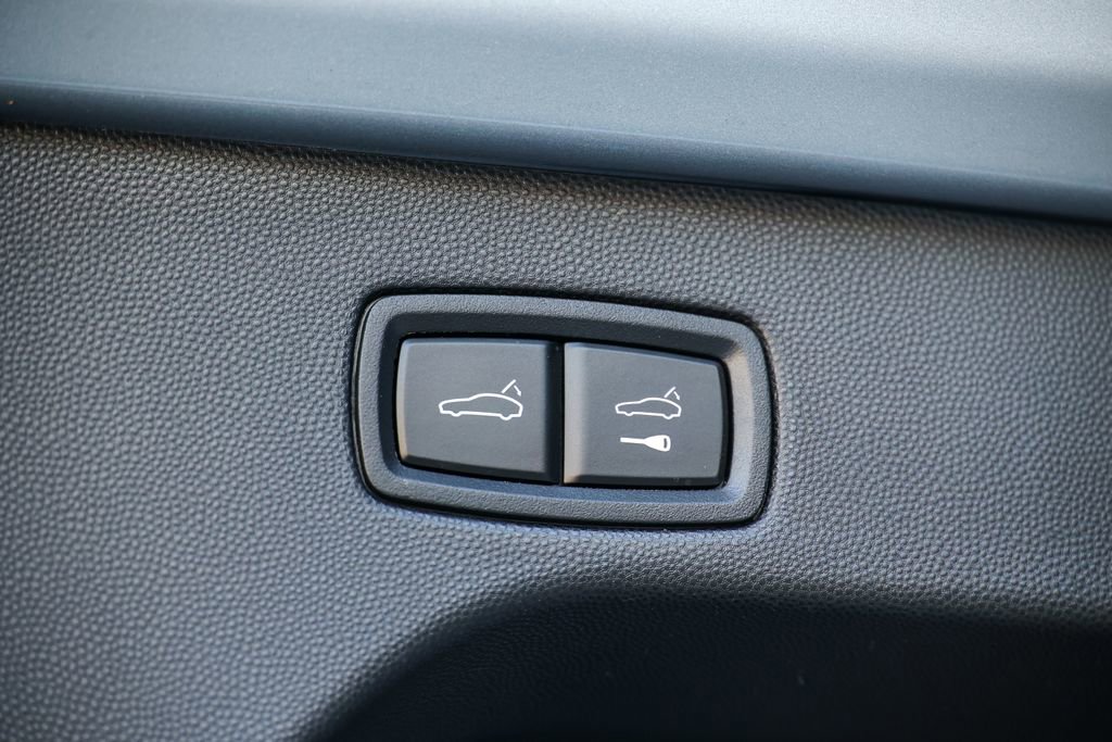 Certified 2025 Porsche Macan 4 Electric image 55