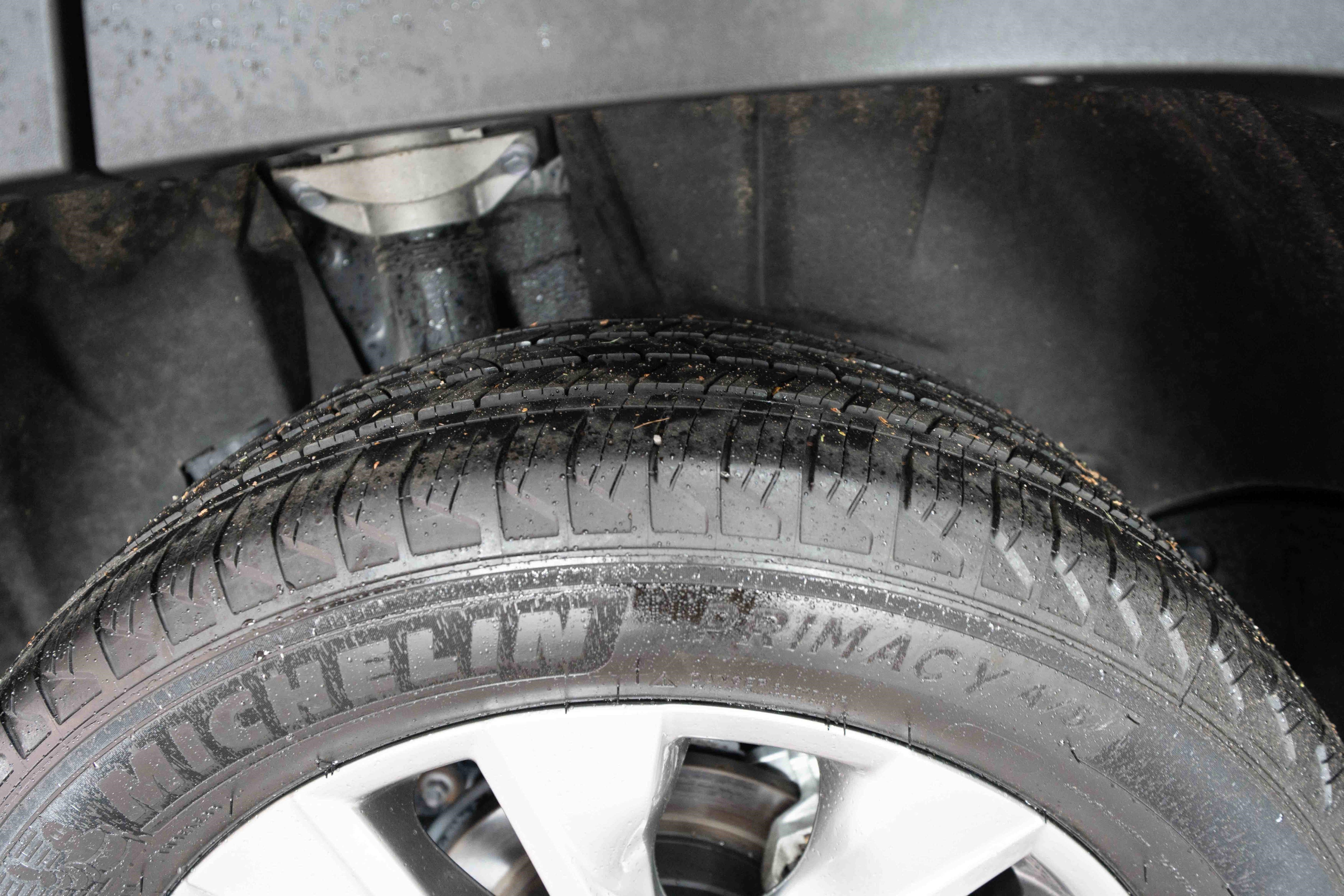 Used 2024 Toyota RAV4 XLE Premium FWD image 31